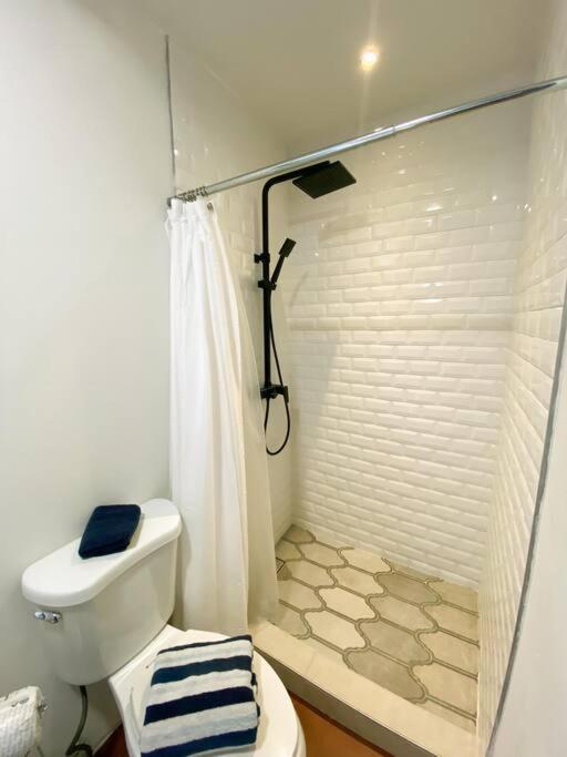 Just Remodeled In Colonial Osj Unique Location Local Experience Apartamento